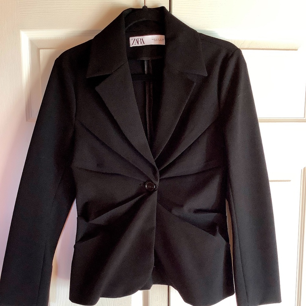Zara black cinched waist blazer